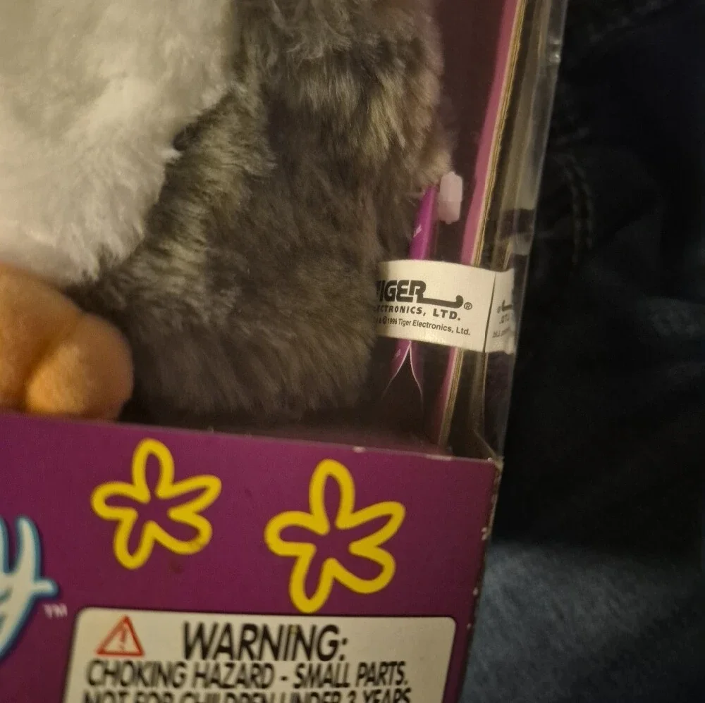 Furby 1998 BNiB interactive Electronic Pet Toy - Gray & White with Orange Feet